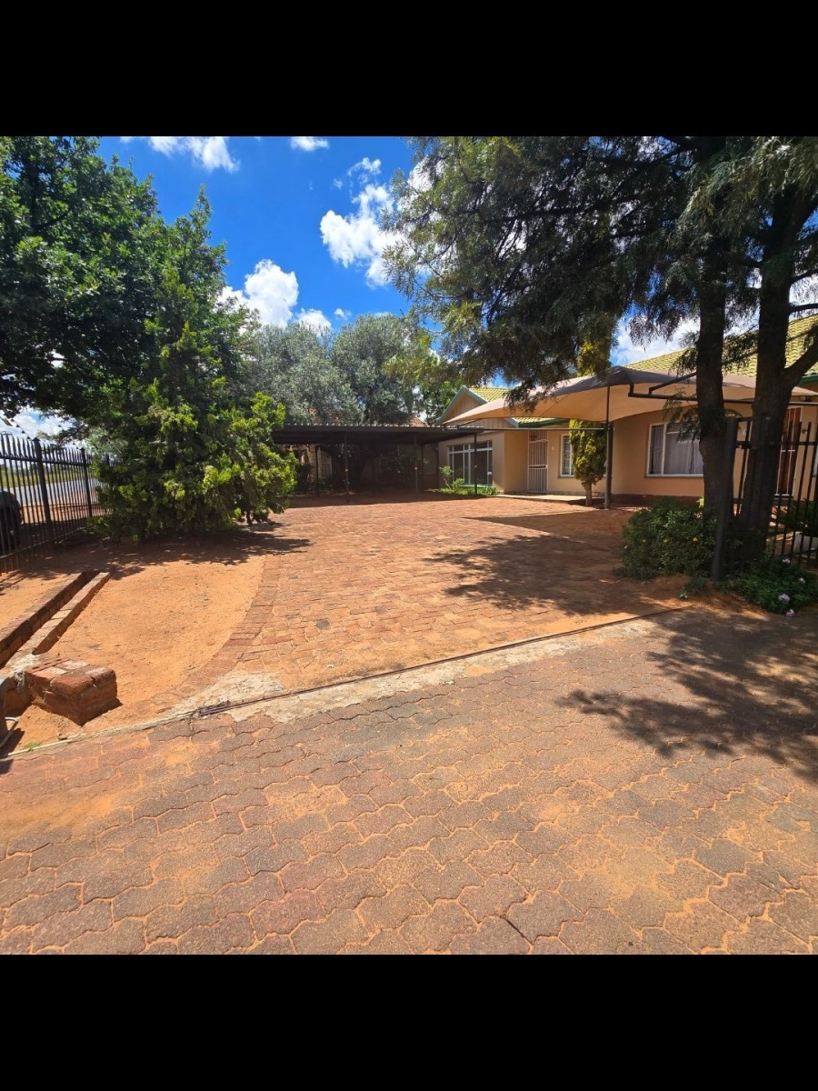13 Bedroom Property for Sale in Universitas Free State